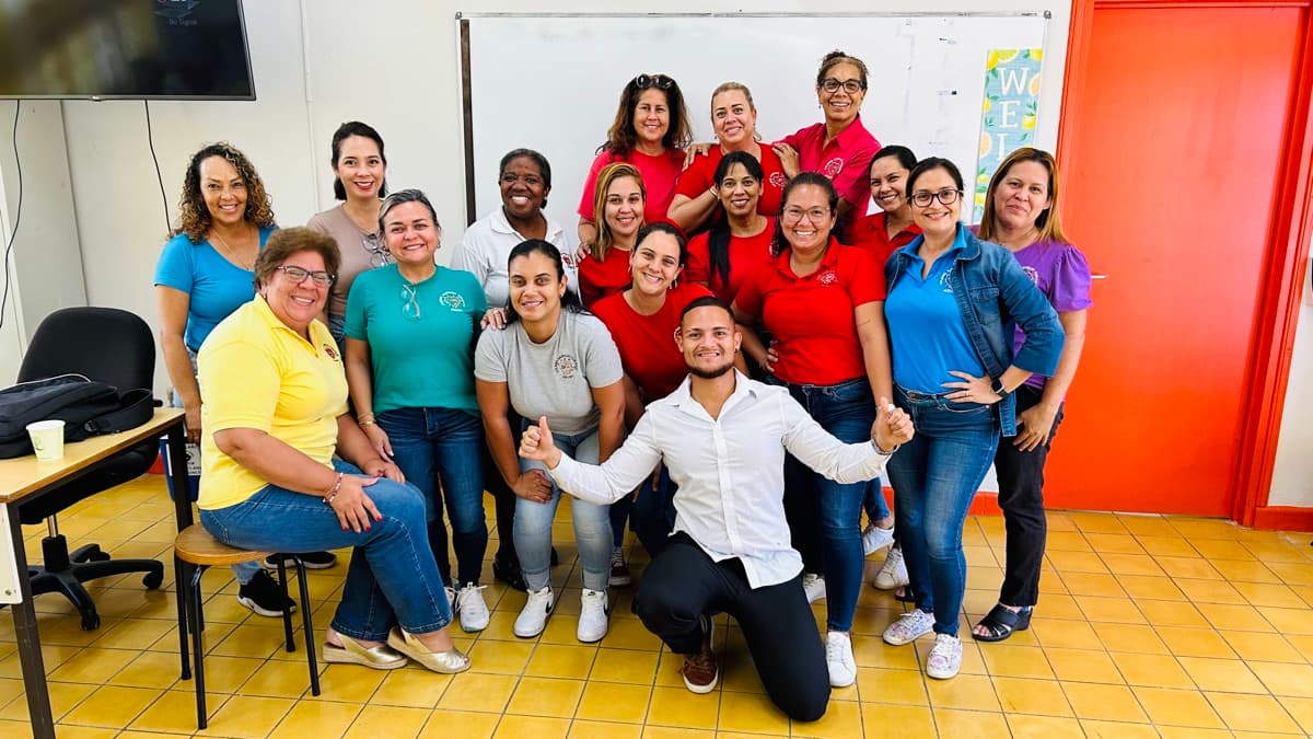 Nevin with a workshop group in Aruba